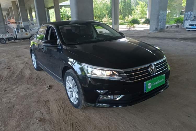 Used Volkswagen Passat 2017 330TSI DSG Luxury Edition Front Right 45 Deg