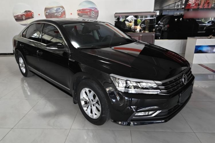 Used Volkswagen Passat 2017 280TSI DSG Luxury Edition Front Right 45 Deg
