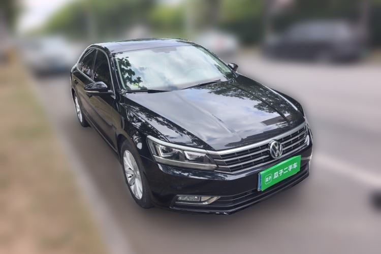 Used Volkswagen Passat 2017 330TSI DSG Luxury Edition Front Right 45 Deg