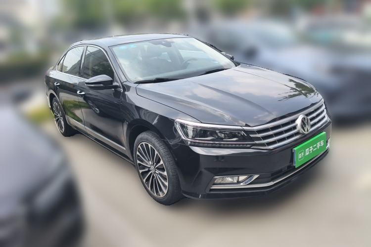 Used Volkswagen Passat 2017 330TSI DSG Luxury Edition Front Right 45 Deg