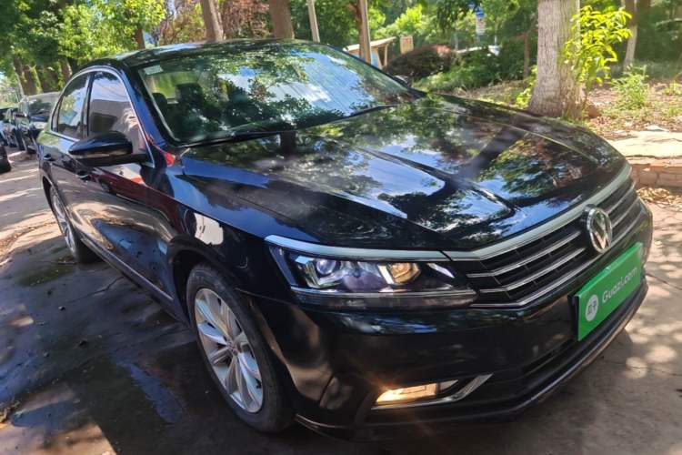 Used Volkswagen Passat 2017 330TSI DSG Luxury Edition Front Right 45 Deg