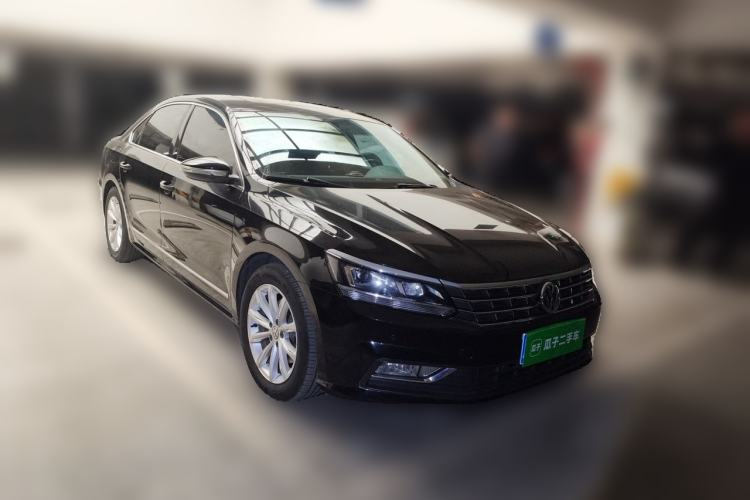 Used Volkswagen Passat 2017 330TSI DSG Luxury Edition Front Right 45 Deg