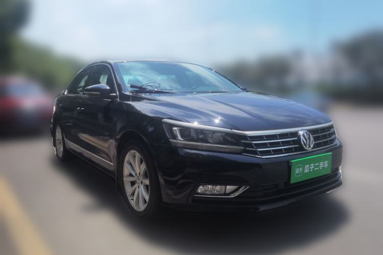 Used Volkswagen Passat 2017 330TSI DSG Luxury Edition Front Right 45 Deg