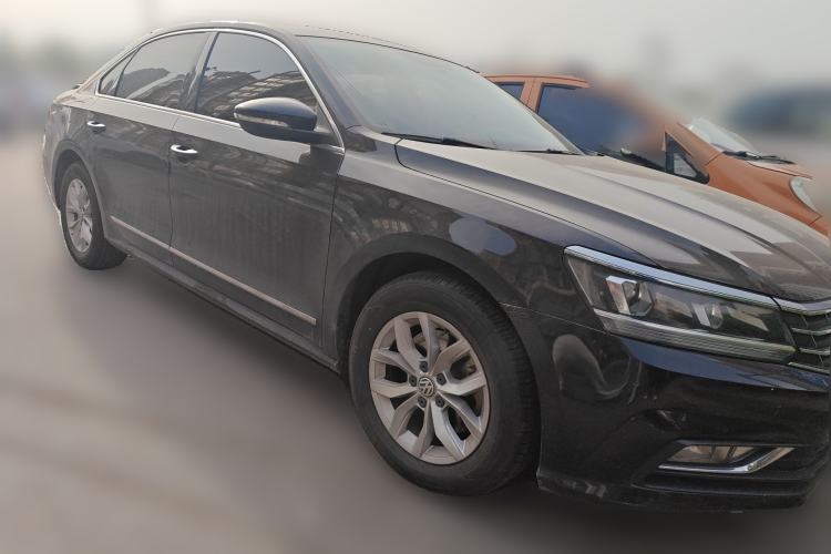 Used Volkswagen Passat 2017 330TSI DSG Luxury Edition Front Right 45 Deg