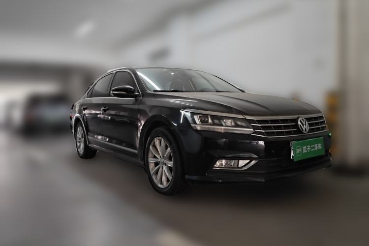 Used Volkswagen Passat 2017 330TSI DSG Luxury Edition Front Right 45 Deg