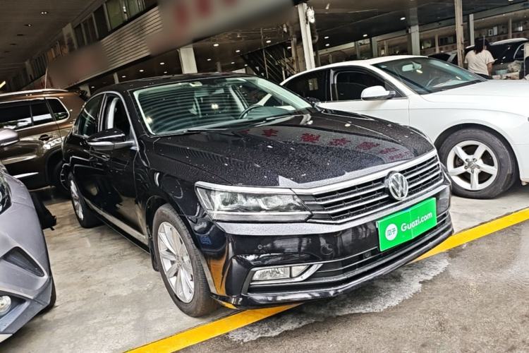 Used Volkswagen Passat 2017 280TSI DSG Luxury Edition Front Right 45 Deg
