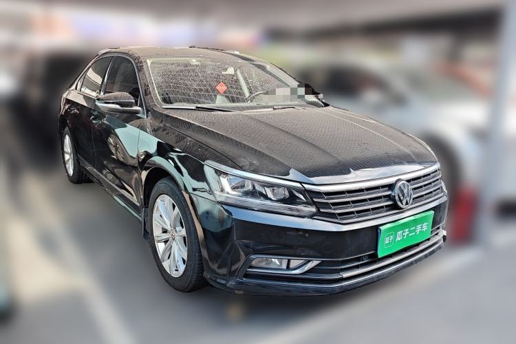 Used Volkswagen Passat 2017 330TSI DSG Luxury Edition Front Right 45 Deg