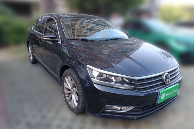 Used Volkswagen Passat 2017 330TSI DSG Luxury Edition Front Right 45 Deg