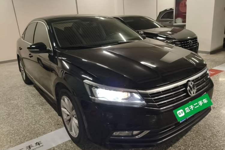 Used Volkswagen Passat 2017 280TSI DSG Luxury Edition Front Right 45 Deg