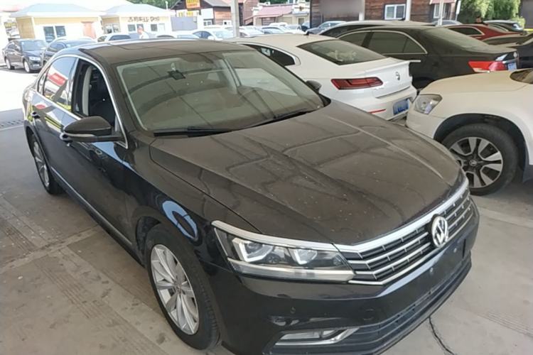 Used Volkswagen Passat 2017 330TSI DSG Luxury Edition Front Right 45 Deg