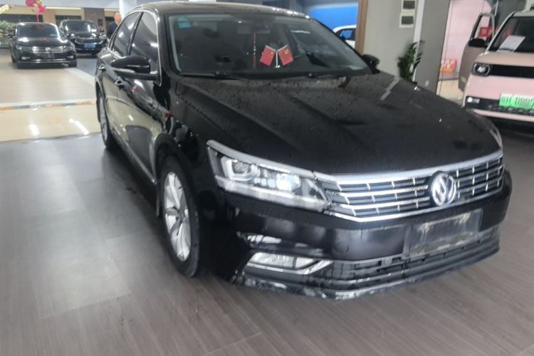 Used Volkswagen Passat 2017 330TSI DSG Luxury Edition Front Right 45 Deg