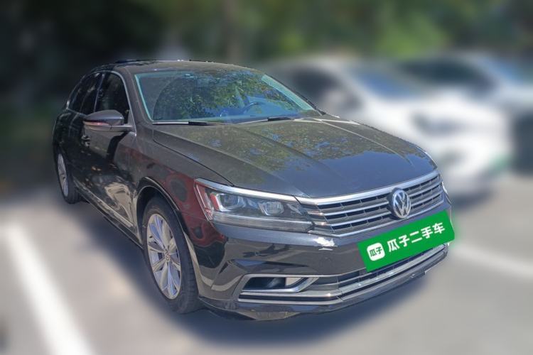 Used Volkswagen Passat 2017 330TSI DSG Luxury Edition Front Right 45 Deg