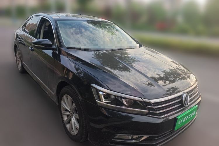Used Volkswagen Passat 2017 280TSI DSG Luxury Edition Front Right 45 Deg
