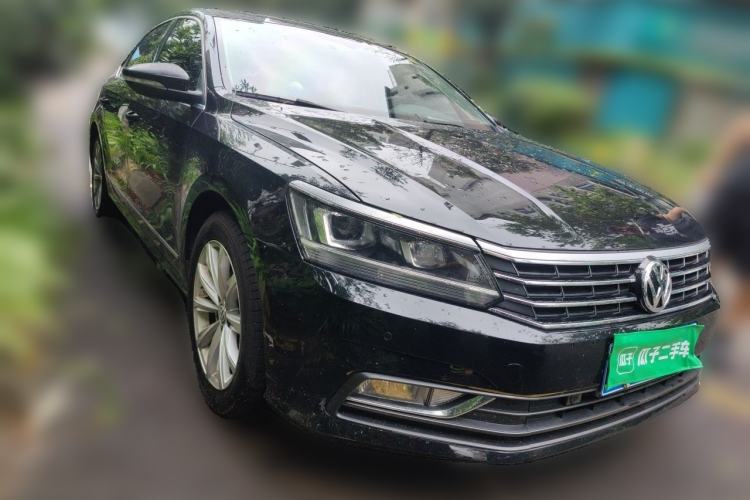 Used Volkswagen Passat 2017 330TSI DSG Luxury Edition Front Right 45 Deg