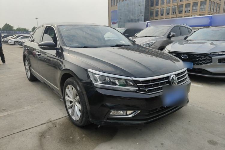 Used Volkswagen Passat 2017 330TSI DSG Luxury Edition Front Right 45 Deg