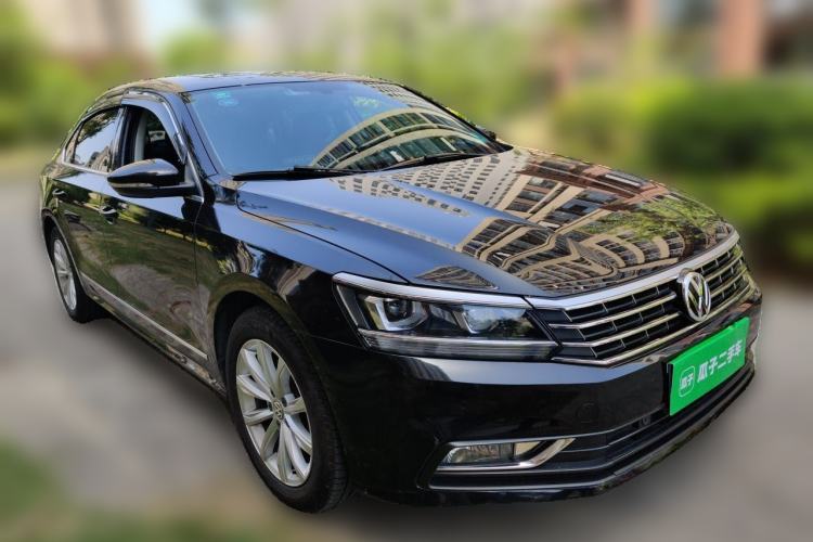 Used Volkswagen Passat 2017 280TSI DSG Luxury Edition Front Right 45 Deg