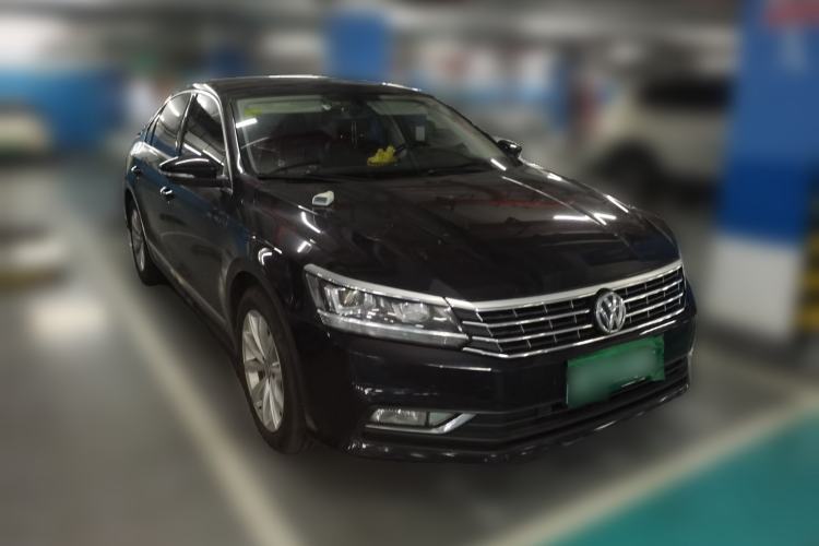 Used Volkswagen Passat 2017 330TSI DSG Luxury Edition Front Right 45 Deg