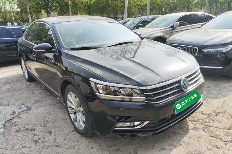 Used Volkswagen Passat 2017 280TSI DSG Luxury Edition Front Right 45 Deg