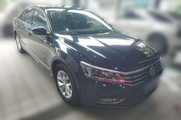 Used Volkswagen Passat 2017 280TSI DSG Luxury Edition Front Right 45 Deg