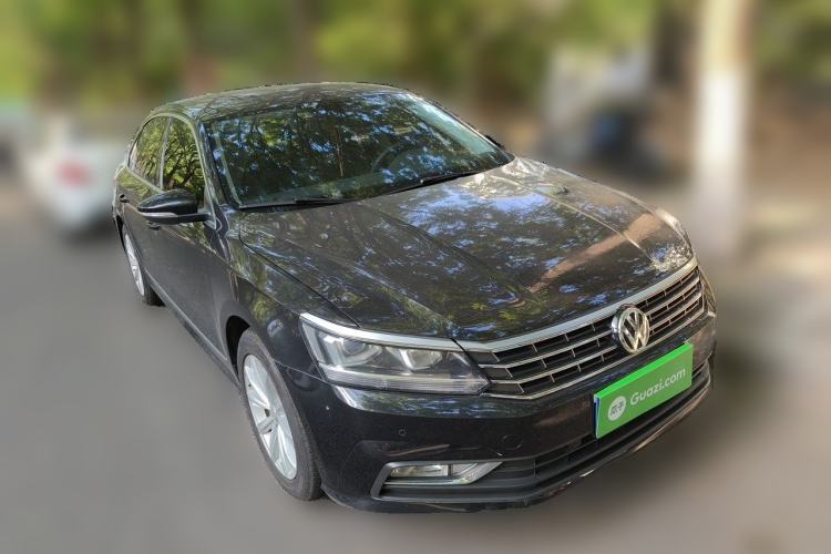 Used Volkswagen Passat 2017 330TSI DSG Luxury Edition Front Right 45 Deg