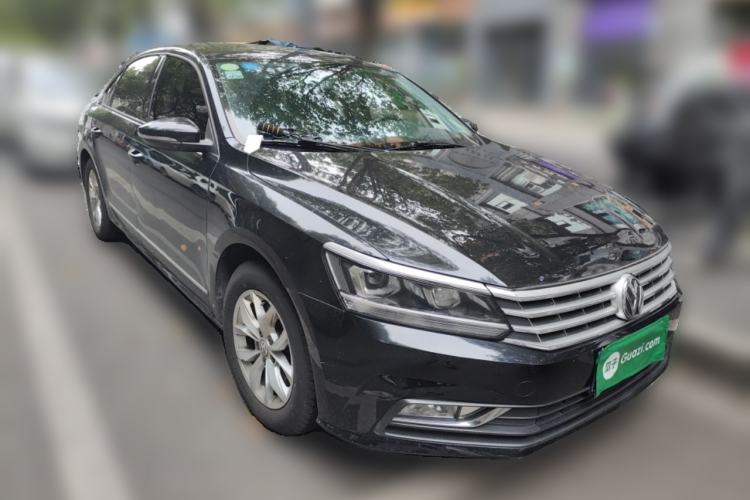 Used Volkswagen Passat 2017 280TSI DSG Luxury Edition Front Right 45 Deg