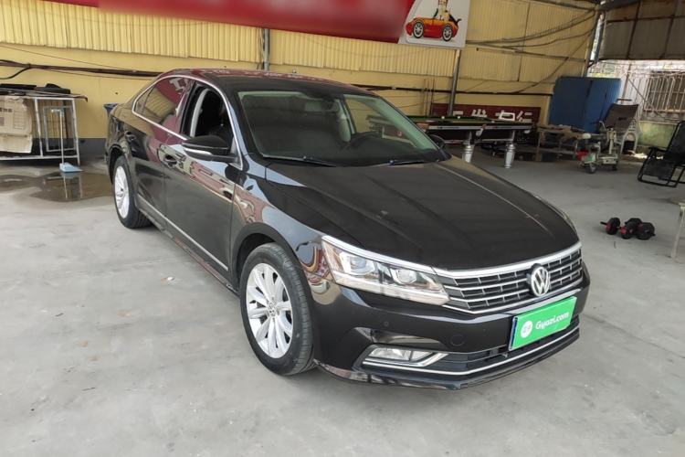 Used Volkswagen Passat 2017 330TSI DSG Luxury Edition Front Right 45 Deg