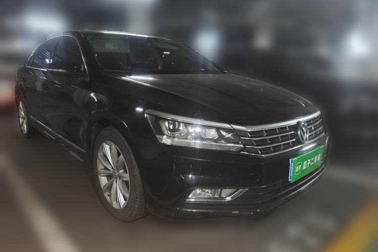 Used Volkswagen Passat 2017 330TSI DSG Luxury Edition Front Right 45 Deg