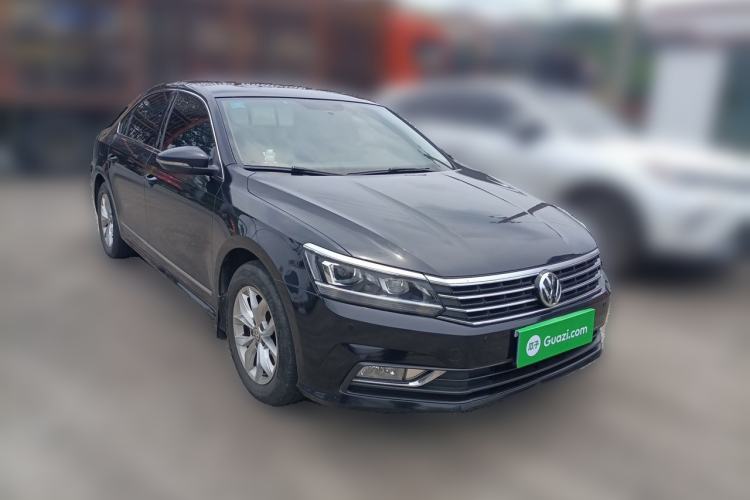 Used Volkswagen Passat 2017 280TSI DSG Luxury Edition Front Right 45 Deg