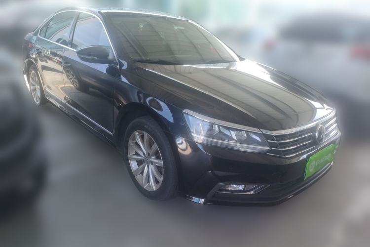 Used Volkswagen Passat 2017 330TSI DSG Luxury Edition Front Right 45 Deg