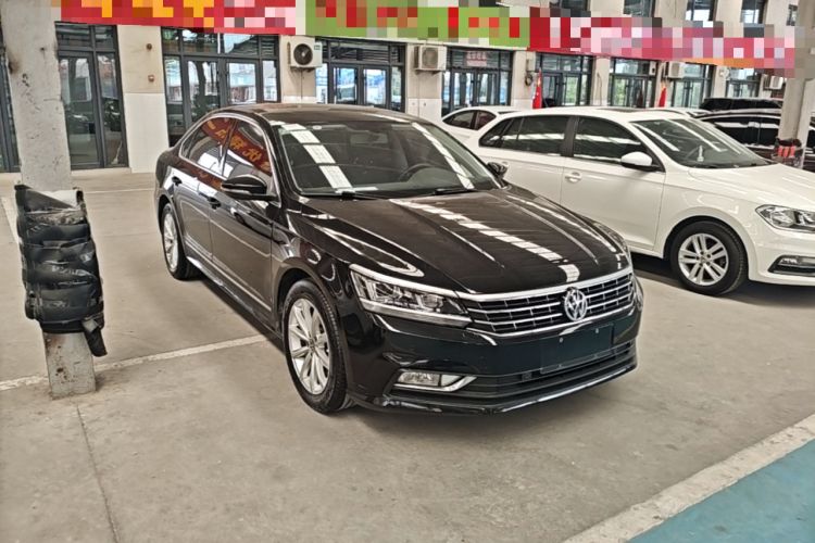 Used Volkswagen Passat 2017 330TSI DSG Luxury Edition Front Right 45 Deg