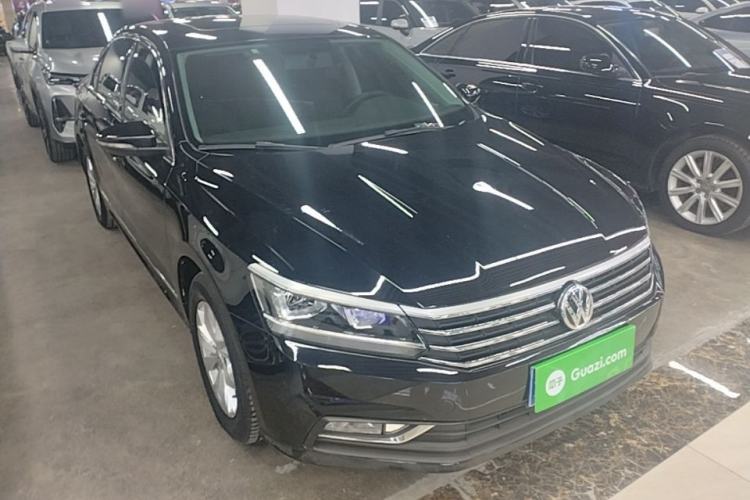 Used Volkswagen Passat 2017 280TSI DSG Luxury Edition Front Right 45 Deg