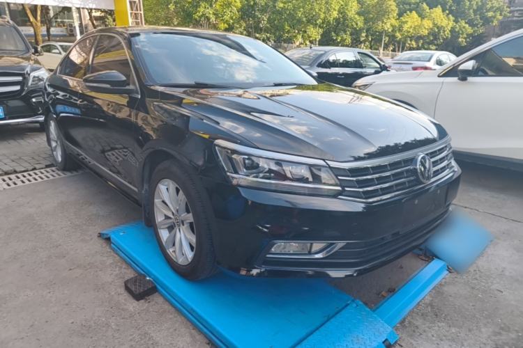 Used Volkswagen Passat 2017 330TSI DSG Luxury Edition Front Right 45 Deg