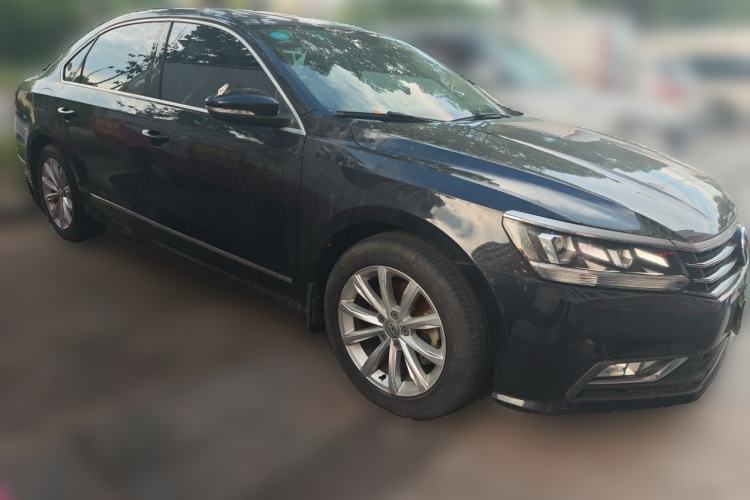 Used Volkswagen Passat 2017 330TSI DSG Luxury Edition Front Right 45 Deg