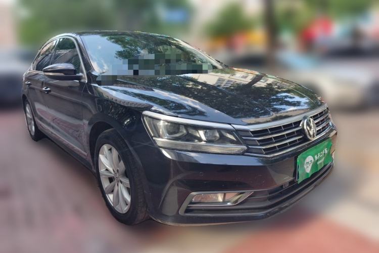Used Volkswagen Passat 2017 330TSI DSG Luxury Edition Front Right 45 Deg