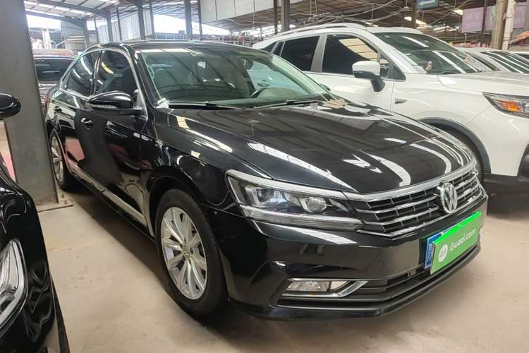Used Volkswagen Passat 2017 330TSI DSG Luxury Edition Front Right 45 Deg