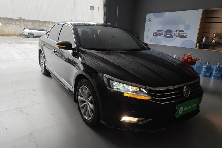 Used Volkswagen Passat 2017 330TSI DSG Luxury Edition Front Right 45 Deg