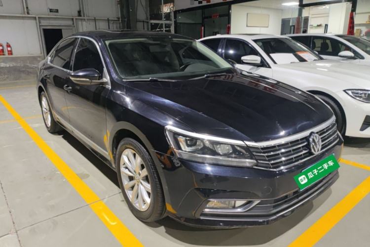 Used Volkswagen Passat 2017 330TSI DSG Luxury Edition Front Right 45 Deg