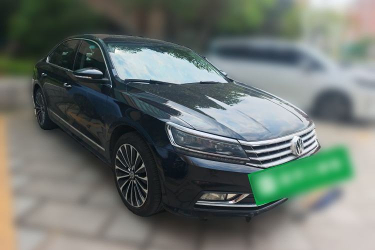 Used Volkswagen Passat 2017 330TSI DSG Luxury Edition Front Right 45 Deg