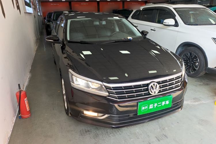 Used Volkswagen Passat 2017 330TSI DSG Luxury Edition Front Right 45 Deg