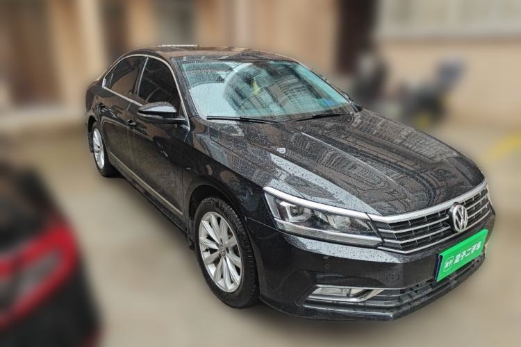 Used Volkswagen Passat 2017 330TSI DSG Luxury Edition Front Right 45 Deg