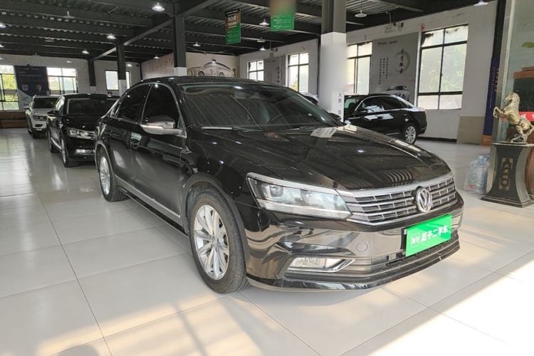 Used Volkswagen Passat 2017 330TSI DSG Luxury Edition Front Right 45 Deg