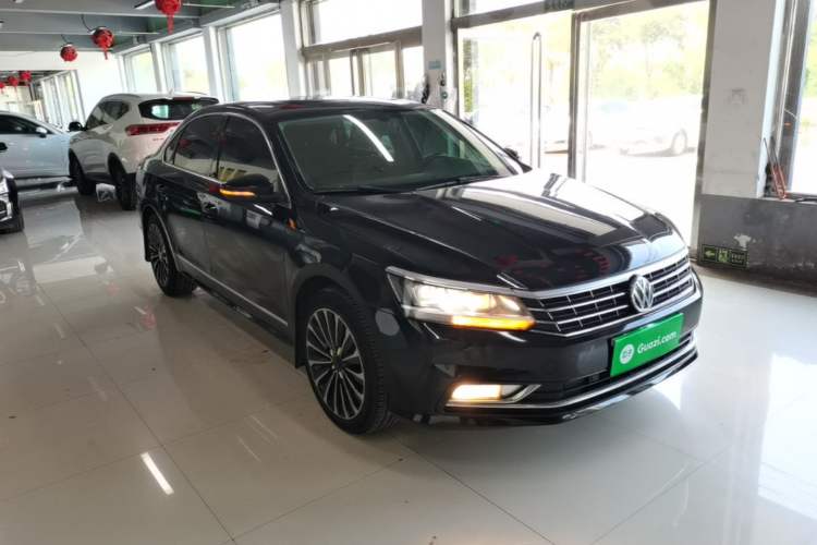 Used Volkswagen Passat 2017 330TSI DSG Luxury Edition Front Right 45 Deg