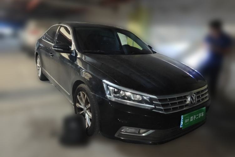 Used Volkswagen Passat 2017 330TSI DSG Luxury Edition Front Right 45 Deg