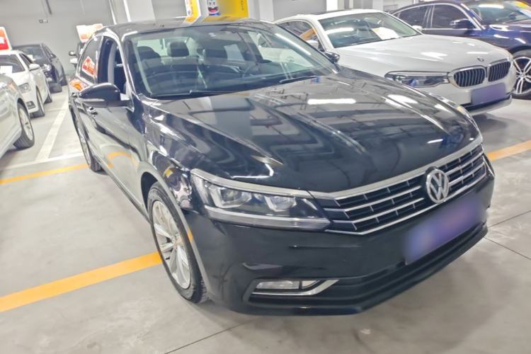 Used Volkswagen Passat 2017 330TSI DSG Luxury Edition Front Right 45 Deg