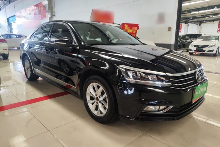Used Volkswagen Passat 2017 280TSI DSG Luxury Edition Front Right 45 Deg