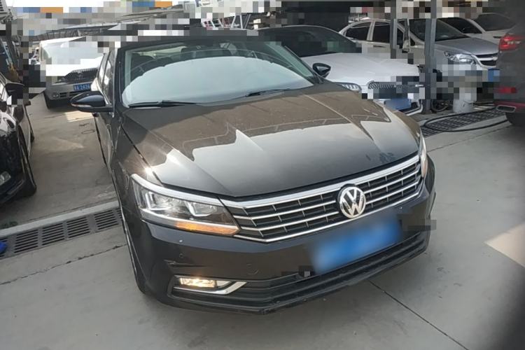 Used Volkswagen Passat 2017 330TSI DSG Luxury Edition Front Right 45 Deg