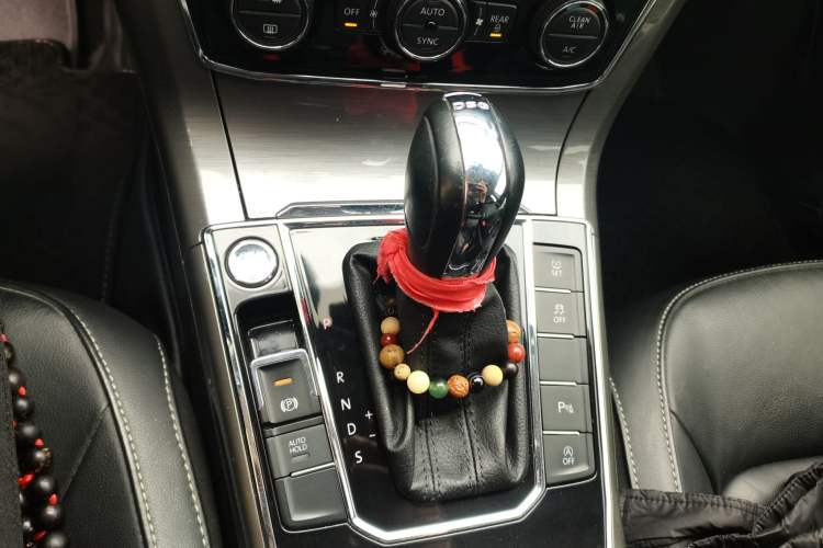 Used Volkswagen Passat 2017 330TSI DSG Luxury Edition Gear Lever