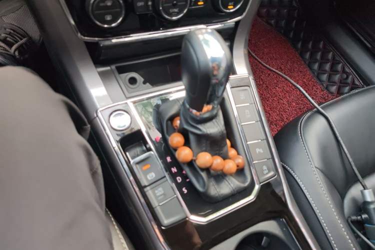 Used Volkswagen Passat 2017 330TSI DSG Luxury Edition Gear Lever