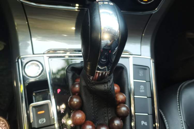 Used Volkswagen Passat 2017 330TSI DSG Luxury Edition Gear Lever