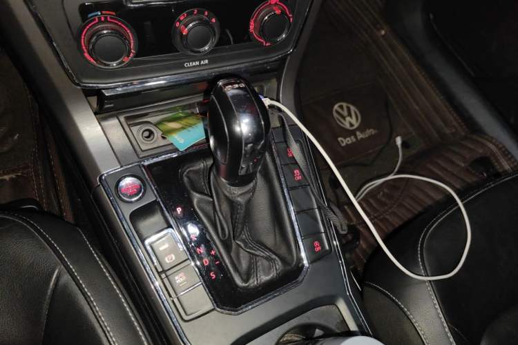 Used Volkswagen Passat 2017 280TSI DSG Luxury Edition Gear Lever